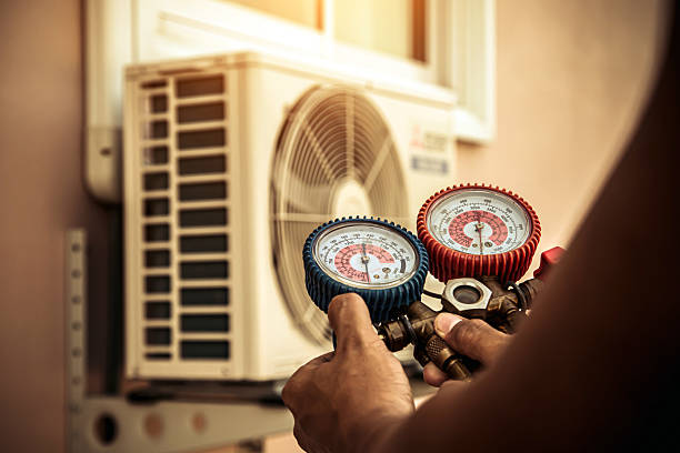 Professional Hvac technician working in Darien, IL